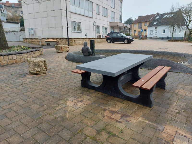 Dorfplatz Im Ortsteil Heckendalheim aus Mandelbachtal