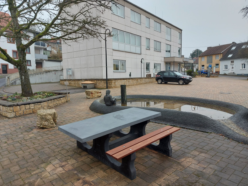 Dorfplatz Im Ortsteil Heckendalheim aus Mandelbachtal